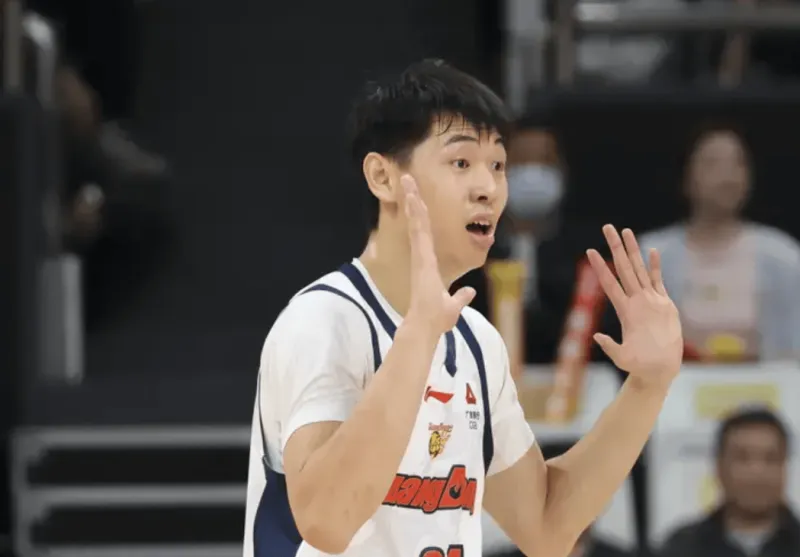 世界杯比赛安排-崔永熙全场出战17分钟，投篮2中1得到2分4篮板